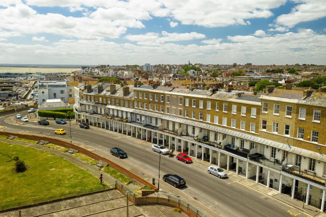 Beach View: Stunning Sea View & Balcony Apartment Ramsgate Exteriör bild